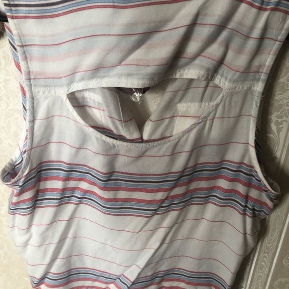 SO sleeveless top with back cutout. Size L - Picture 2 of 2